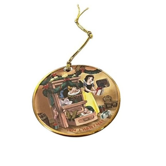 Grolier Collectibles 1994 Snow White Christmas Dreams Ornament - Picture 1 of 3